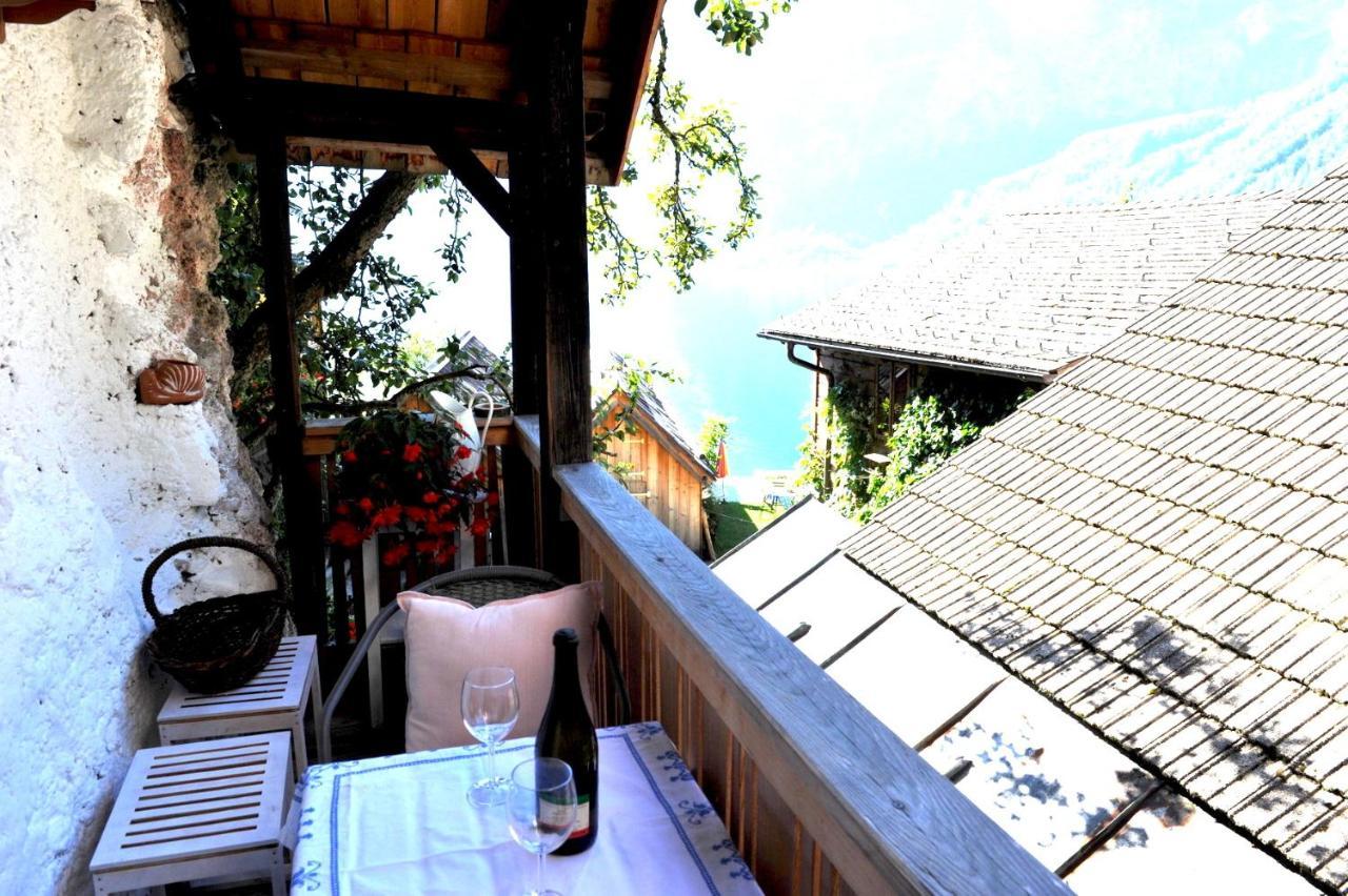 Haus Am Hof - 15Th Century House At The Lake, Near The Marketplace, With A Balcony Халстат Екстериор снимка